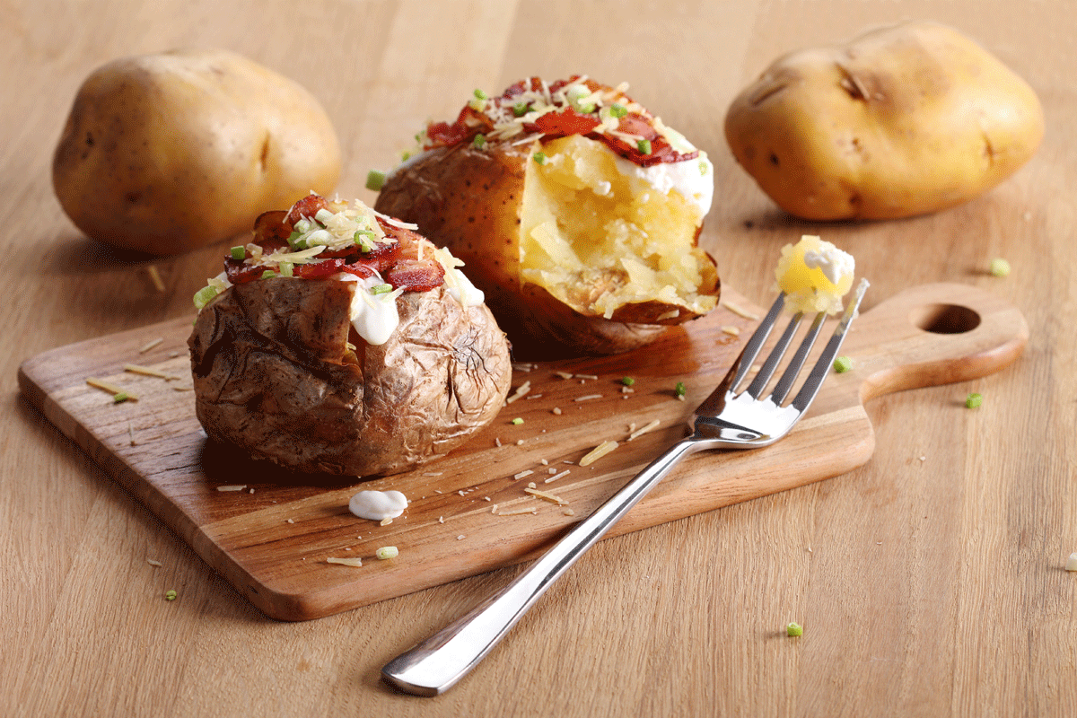 Hoe maak je de lekkerste gepofte aardappelen?